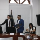 Anfitrión. Francisco Jiménez recibió en su despacho a Juan Fernando Flores, Marcela Holguín, Esteban Torres y, fuera de la foto, Marlon Cadena.
