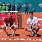 El uruguayo Ariel Behar y el tricolor Gonzalo Escobar como campeones.