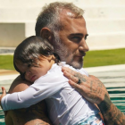 "Estar a tu lado durante tus primeras clases de natación es una hermosa experiencia" coloca Gianluca en su Instagram