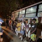 Traslado. Cortez, segundo de la izquierda, llegó a la 01:00 del domingo.