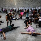 Colectivos feministas durante una protesta contra las desapariciones y feminicidios en el balneario de Acapulco, estado de Guerrero (México).
