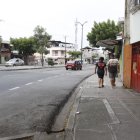 En la ciudadela El Guasmo, sur de Guayaquil, los moradores señalan sentir temor de andar en los exteriores de sus vivienda.