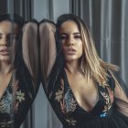 Mía cuenta con su equipo de producción que está asentado en Colombia.