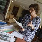 Es líder comunitaria y una guayaquileña que a través de sus cartas enviadas al Municipio y a EXPRESO lucha por conseguir obras para Urdesa central, el barrio en el que ha vivido hace casi 60 años, y para Guayaquil, la ciudad que, lamenta, cada vez más se sumerge en el abandono. Es activista, ambientalista y promotora del civismo.