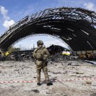 Kiev. Un hangar en el aeródromo de Hostomel, que fue destruido ayer.
