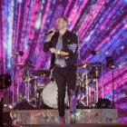 El vocalista de la banda británica de rock-pop Coldplay Chris Martin en un show.