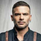 Fotografía cedida por Sony Music Latin donde aparece el cantautor puertorriqueño Pedro Capó quien estrenó este viernes su nuevo sencillo, "La Fiesta".