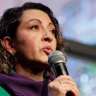 Fotografía de archivo fechada el 19 de octubre de 2021 que muestra a la periodista colombiana Jineth Bedoya durante una rueda de prensa en Bogotá (Colombia).