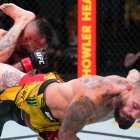 Chito Vera le da una patada a su oponente en la pelea esteral.