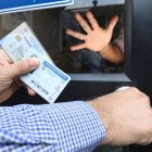 El Registro Civil y la Agencia Nacional de Tránsito tiene sobredemanda de usuarios y falta de material.