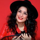 Al inicio de su carrera se convirtió en un ídolo para la juventud. El público la sigue aclamando.