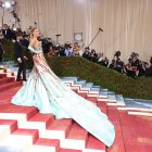 Blake Lively en la alfombra roja de la Met Gala 2022, el evento benéfico anual del Instituto de Vestuario del Museo Metropolitano de Arte, el 2 de mayo de 2022.