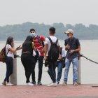 Los jóvenes lamentan no tener espacios para jugar y hacer deporte en Guayaquil.