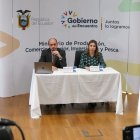 El ministro de Producción, Julio José Prado, en rueda de prensa junto a la viceministra de Exportaciones e Inversiones, Lorena Konanz.