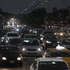 Embotellamiento. En la avenida principal y en el nuevo puente que une al sector con Guayaquil, los atascos son iguales y permanentes.