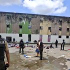 Policías controlaron la zona del patio de la cárcel de Santo Domingo.