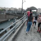 Moradores del sector de García Goyena y Antepara han tenido hasta que colocar cercas eléctricas en sus techos para evitar ser víctimas de los robos.