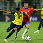 Byron Castillo, marcapunta que forma parte de la selección ecuatoriana, en un duelo contra Chile.
