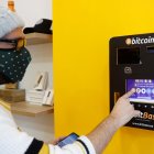 Vista de un cajero de criptomonedas, en una fotografía de archivo