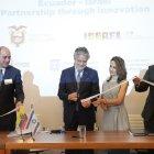 Fotografía cedida por la Secretaria General de Comunicación de Presidencia de Ecuador que muestra al presidente Guillermo Lasso (c) junto a la ministra israelí de Ciencia y Tecnología, Orit Farkash Hacohen (2d), durante la inauguración de una Oficina de Comercio e Innovación de Ecuador, hoy, en Jerusalén (Israel).