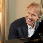 A sus 68 años, el célebre músico se mantiene vigente y sigue ofreciendo conciertos alrededor del mundo.