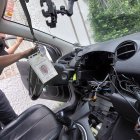 Al carro se le llevaron varios accesorios del panel principal