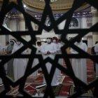 El difunto mandatario siguió los pasos de su padre y lideró la puesta en práctica en el país de numerosos proyectos de modernización y desarrollo.