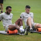 Leonai Souza y Paco Rodríguez, volantes de Barcelona, durante un entrenamiento.