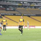 En el medio campo Emmanuel Martínez fue el llamado a mover los hilos del cuadro canario, pero al argentino lo habilitaron muy pocas veces.