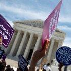 Activistas a favor del aborto protestan frente al Tribunal Supremo en Washington (Estados Unidos), imagen de archivo.