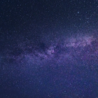 En las galaxias enanas, la masa de la materia oscura puede ser de decenas a miles de veces la de la materia luminosa.