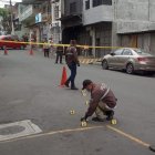 Hecho. Agentes de Criminalística acordonaron la escena en el barrio.