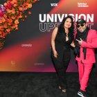 Fotografía cedida por TelevisaUnivision donde aparecen Suzette Quintanilla y A.B. Quintanilla III, hermanos mayores de la estrella texana Selena, a su llegada a la alfombra roja del evento de la presentación de los programas del canal, el 17 de mayo de 2022, en Nueva York (EE.UU.).