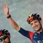 Richard Carapaz dio el salto al segundo lugar del Giro de Italia tras bonificar en el sprint intermedio de la etapa 11.