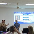 Encuentro. Policías y residentes participaron en la asamblea comunitaria.