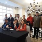 La presidenta de la Corte del Azuay Alexandra Vallejo fue la encargada de leer un comunicado y, entre otras cosas, pidió a la Judicatura que se ocupe de sus competencias como dotar de insumos como papel y computadoras para los servidores judiciales.