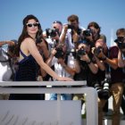 La actriz estadounidense Anne Hathaway asiste a la fotollamada de "Armageddon Time" durante el 75º Festival anual de cine de Cannes.