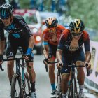 Richard Carapaz (d) ya demostró en la primera etapa de alta montaña que es el rival a vencer en el Giro. El fin de semana apunta a ser el líder de la Corsa Rosa.