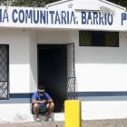 Situación. La UPC de Promoción Familiar, en el sur de Quito, se convirtió en residencia para los policías de otras provincias. Ellos hacen el mantenimiento.