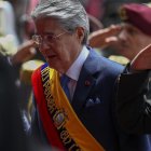 El presidente de Ecuador, Guillermo Lasso, ingresa hoy a la Asamblea Nacional en Quito (Ecuador) .