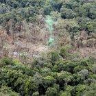 Fotografía de archivo aérea que muestra un campamento de las disidencias de las Fuerzas Armadas Revolucionarias de Colombia