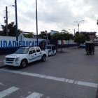 Un patrullero estuvo apostado en las afueras del colegio Juan Bautista Aguirre de Daule, luego del asesinato de un estudiante.