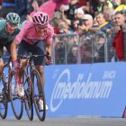 Richard Carapaz cumplió una jornada más con la maglia rosa y se apresta a dar el golpe final en la última etapa de alta montaña.
