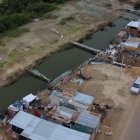 Una fotografía aérea muestra un área de la calle Venezuela, en Tumbes (Perú).