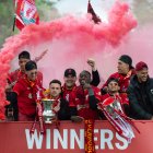 Solo han pasado unas horas desde la frustración de Saint Dennis pero los aficionados quisieron ser agradecidos con un equipo que les ha tenido en vilo hasta el último segundo de la última competición.