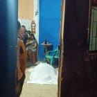 La mujer quedó tendida en la sala de su casa, donde departía con vecinos del sector.