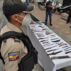 Evidencias. Cientos de  cuchillos, navajas, puñales, machetes y otros, han sido decomisados por la Policía en las calles de Quito.