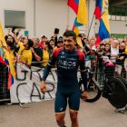 Richard Carapaz contó con el apoyo de los fanáticos ecuatorianos en el Giro de Italia.