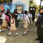 Control. Los padres alertan a que los policías hagan rondas, se vistan de civiles, se muevan más e investiguen.