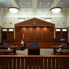 Vista de la sala del tribunal mientras continúan las deliberaciones del jurado en el juicio Depp vs. Heard